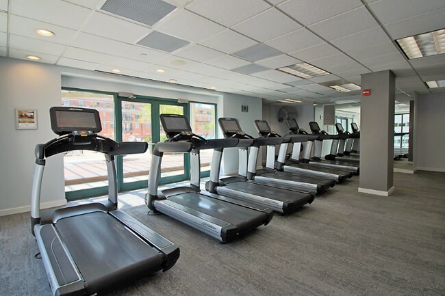 Building Photo - 75 W Superior St