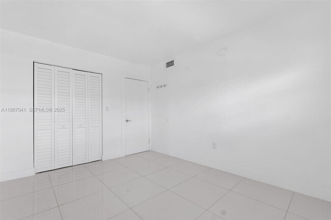 Building Photo - 1690 NE 191st St