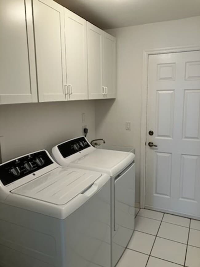 Building Photo - Home