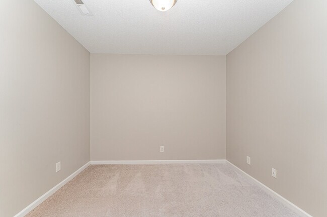 Building Photo - 302 Apple Ridge Rd