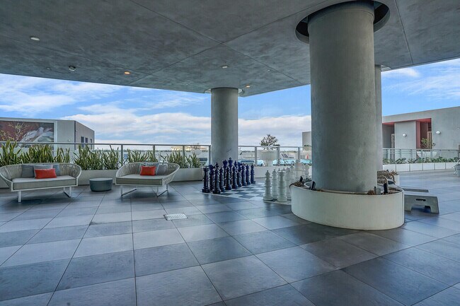 Building Photo - 2000 Metropica Wy