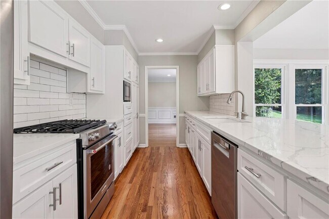 Building Photo - 5653 Trowbridge Dr