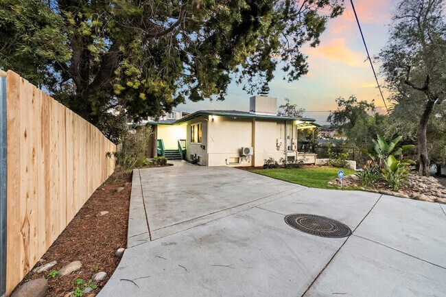 Building Photo - 4989 Randlett Dr