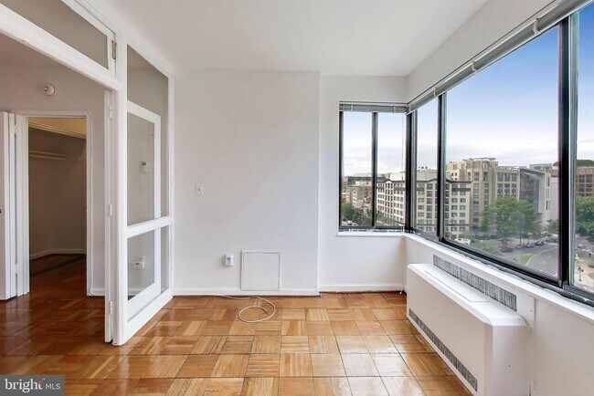 Building Photo - 1 Scott Cir NW