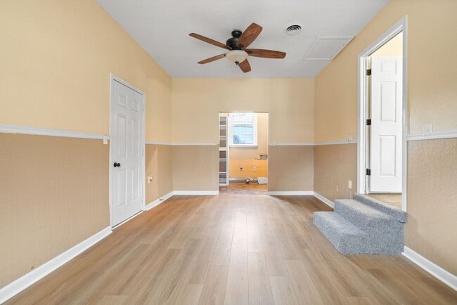 Building Photo - 3 Bedroom Pet Friendly Home For Rent!