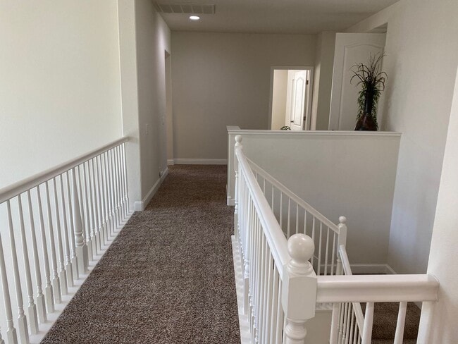 Building Photo - BEAUTIFUL TWO STORY MERCED HOME FOR RENT!