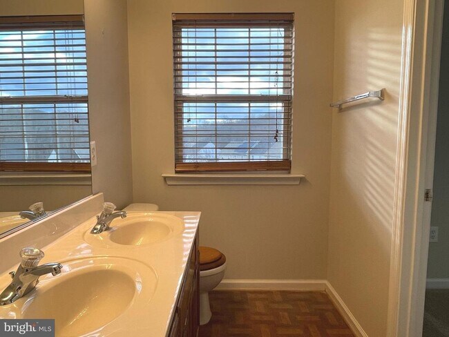 Building Photo - 27 Townes Pl