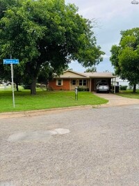 Building Photo - 1400 Phoenix Dr