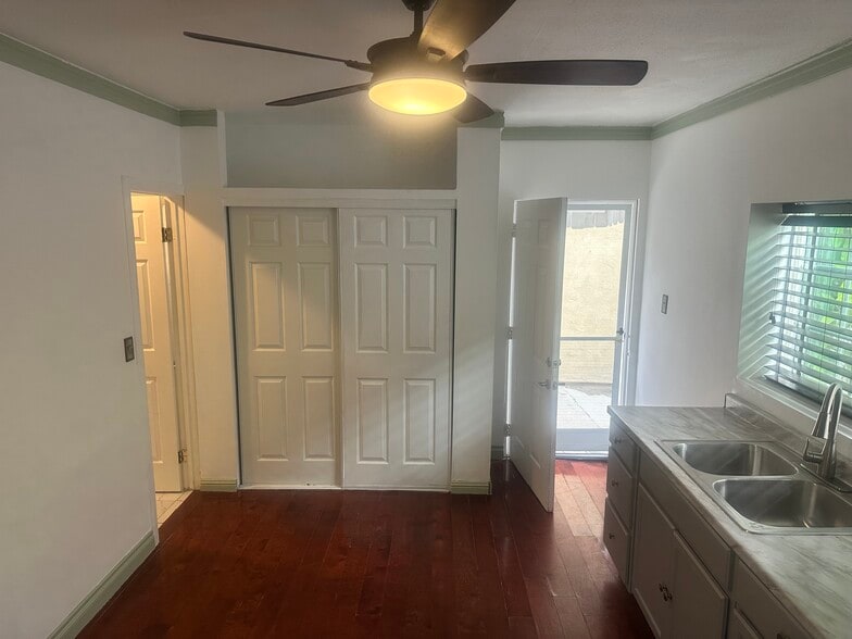 Building Photo - 5459 Martin St