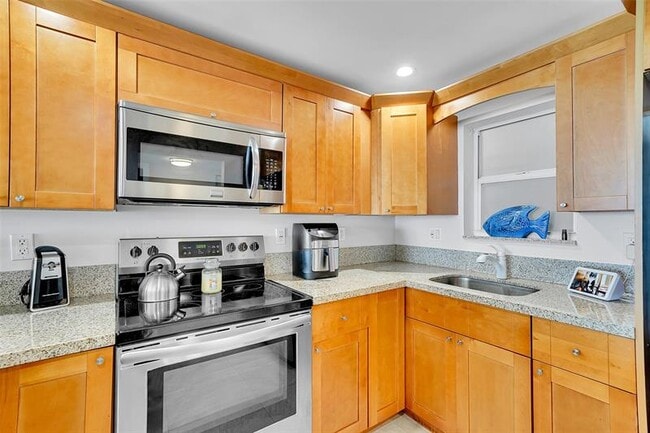 Building Photo - 400 N Surf Rd