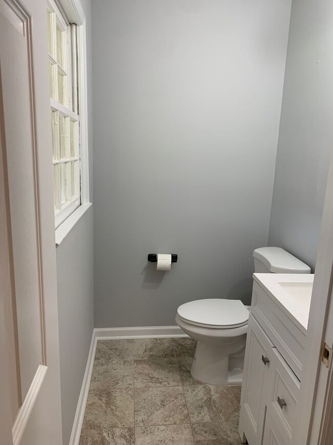 Building Photo - Holiday Special Save $800.00