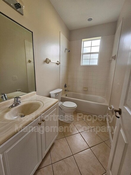 Building Photo - 4202 Liron Ave