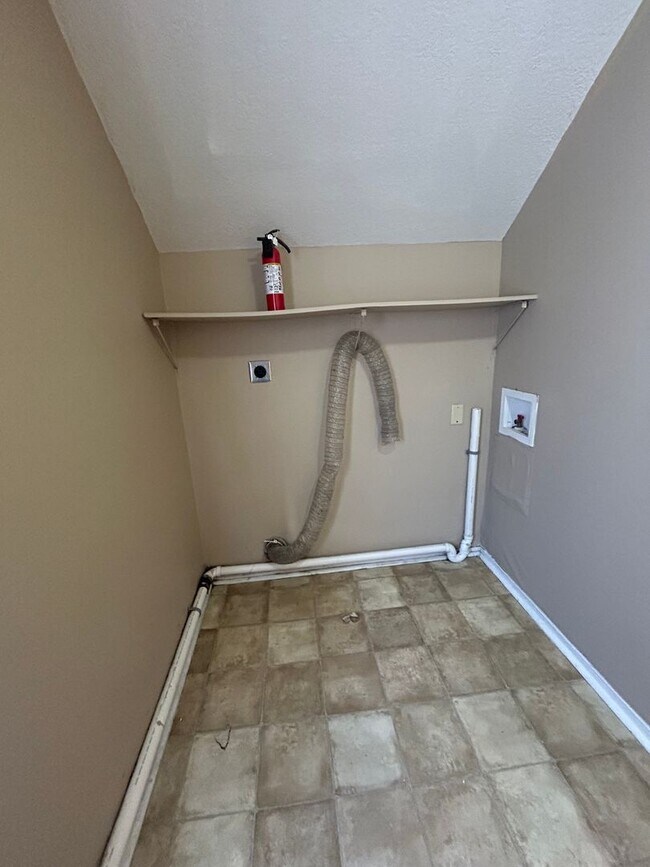 Building Photo - New Listing!!!