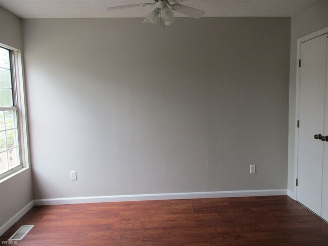 Building Photo - 2 br, 1.5 bath Condo - 1183 Bethel Rd