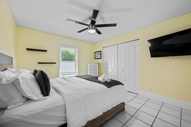 Building Photo - 13724 Lilac Pl
