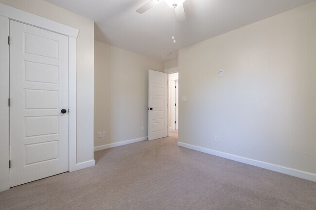 Building Photo - MOVE IN READY 3 Bedroom in the Heart of Western Branch!