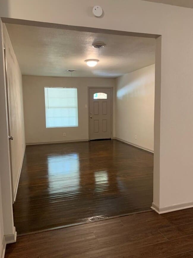 Building Photo - 1400 Glendale St