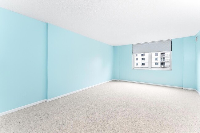 Building Photo - 3215 S Ocean Blvd