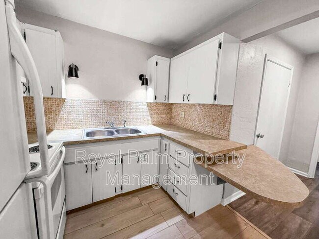 Building Photo - 3744 Estelle Ave