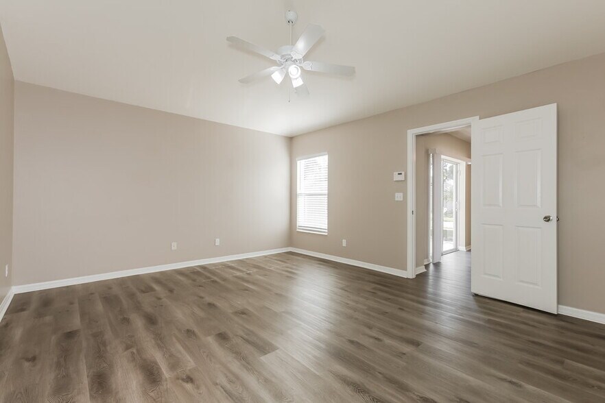 Building Photo - 1217 Barclay Wood Dr