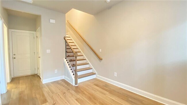 Building Photo - 1040 Knoxboro Ln
