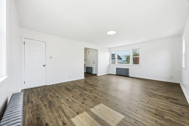 Building Photo - 826 7th St