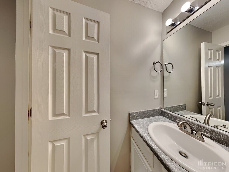 Building Photo - 1840 Lily Stem Trail NE