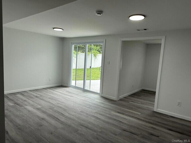 Building Photo - 495 Hawkins Rd