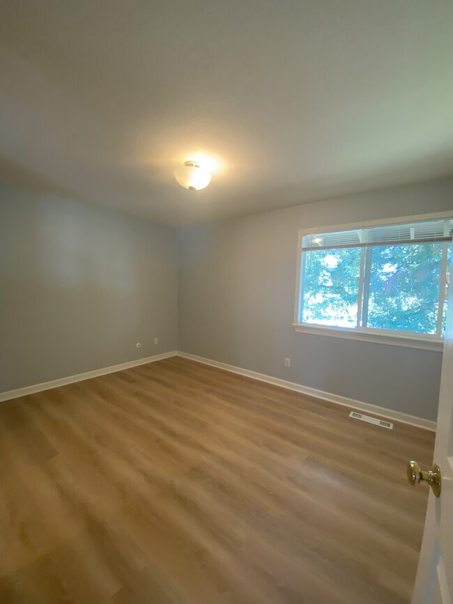 Building Photo - 4971 Ponderosa Ter