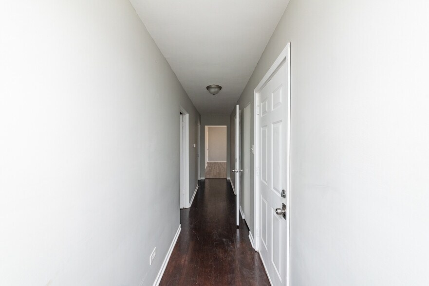 Building Photo - 3058 N Kostner Ave