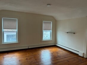 Building Photo - 12 Green St