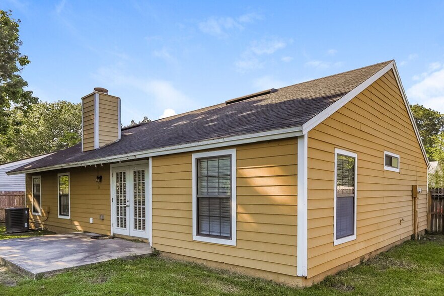 Building Photo - 3824 Tree Lake Dr