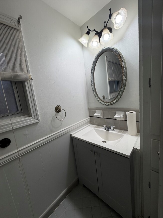 Building Photo - 8602 Glenlea St