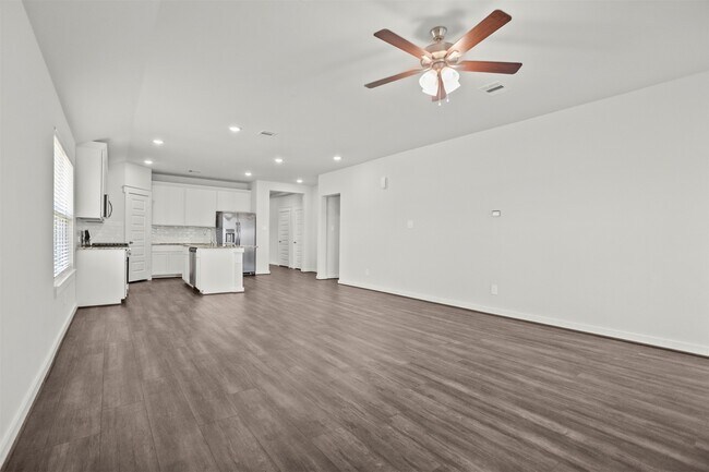 Building Photo - 30290 Kingston Heath Dr