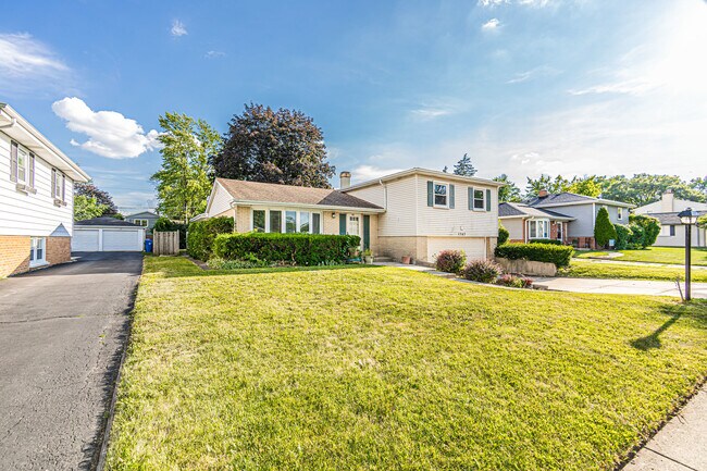 Building Photo - 1767 E Cree Ln