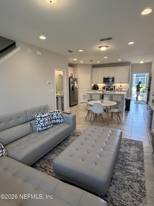 Building Photo - 24 Fieldfare Ln