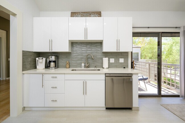 Building Photo - 7272 E Gainey Ranch Rd