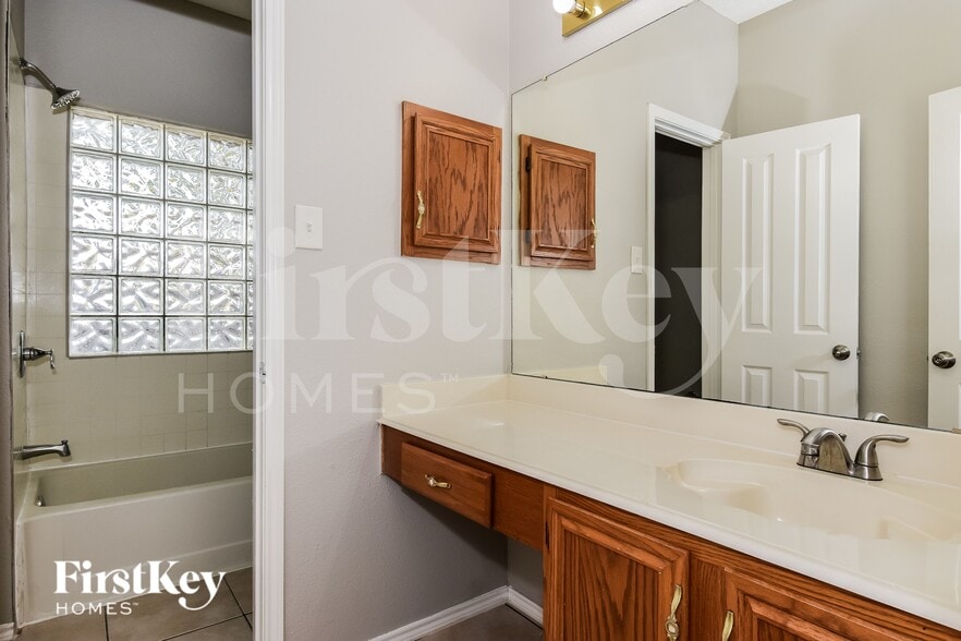 Building Photo - 1729 Creek Valley Rd