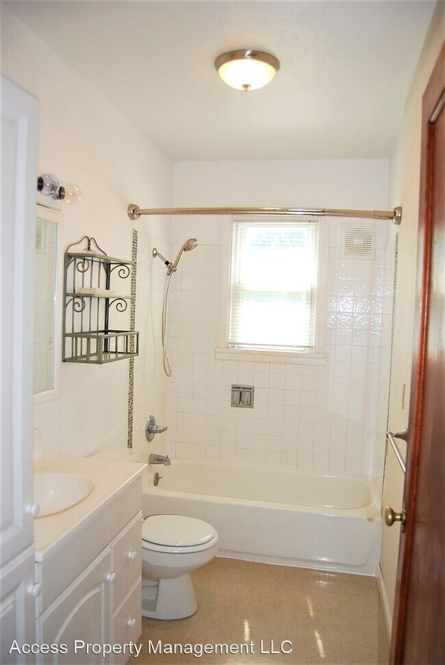 Building Photo - 3 br, 1 bath House - 31696 SW Bald Peak Rd