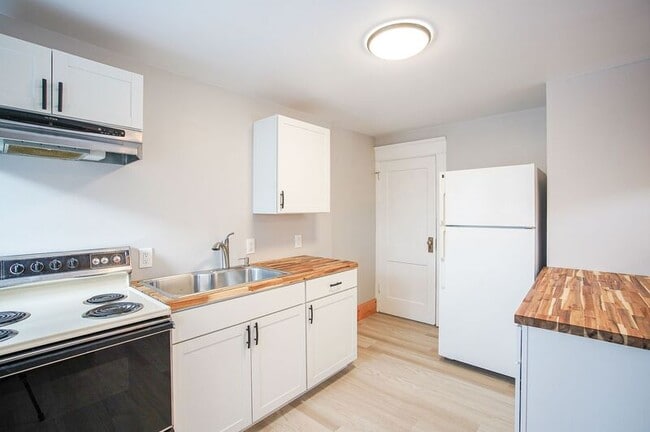 Building Photo - 42 Montgomery St