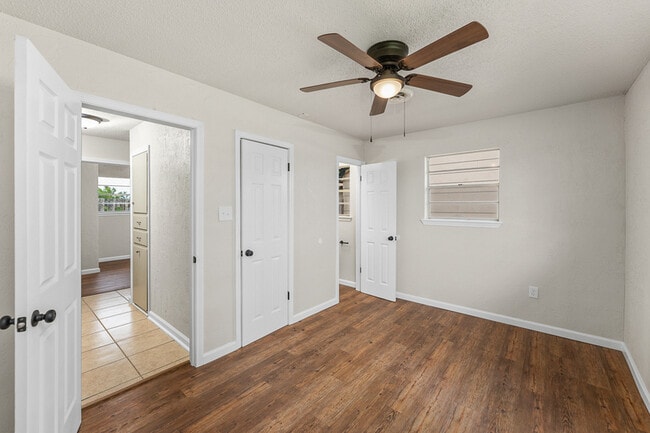 Building Photo - 4699 NW Ozmun Ave