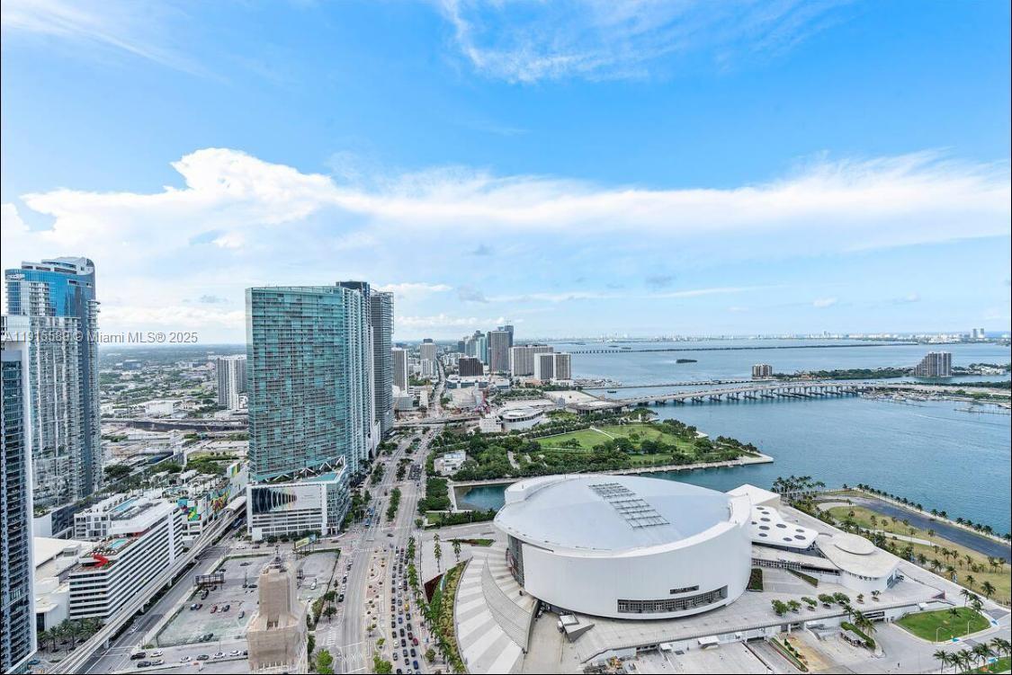 Building Photo - 398 NE 5th St