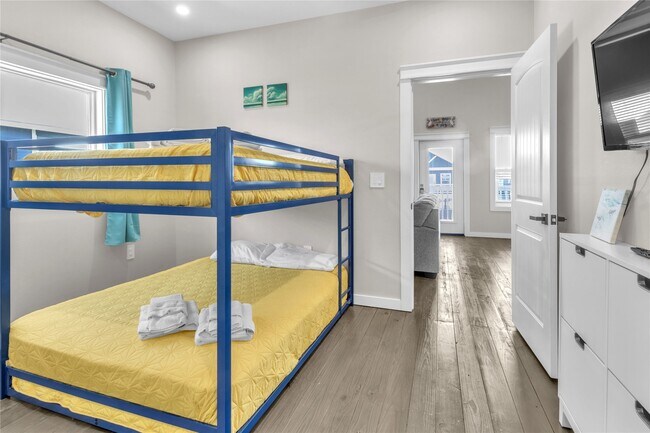 Building Photo - 1079 Cedar Ln