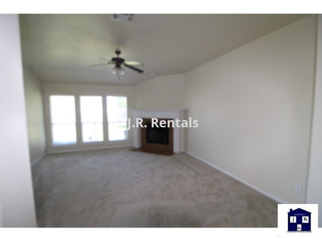 Building Photo - 207 Crowfoot Dr