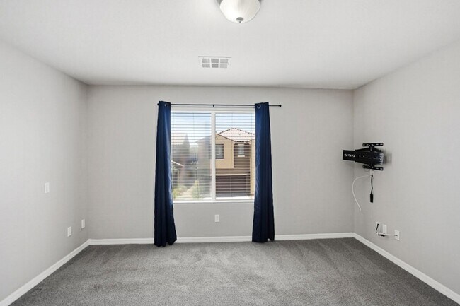 Building Photo - 3 Bed, Den and Loft West Las Vegas Beauty