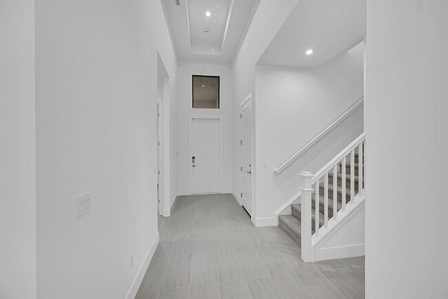 Building Photo - 13917 Vivant Dr