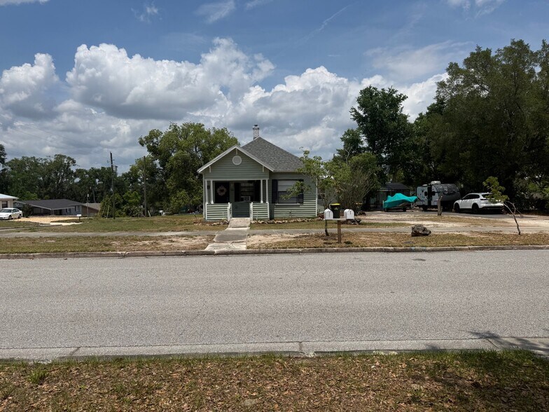 Building Photo - 984 W Desoto St