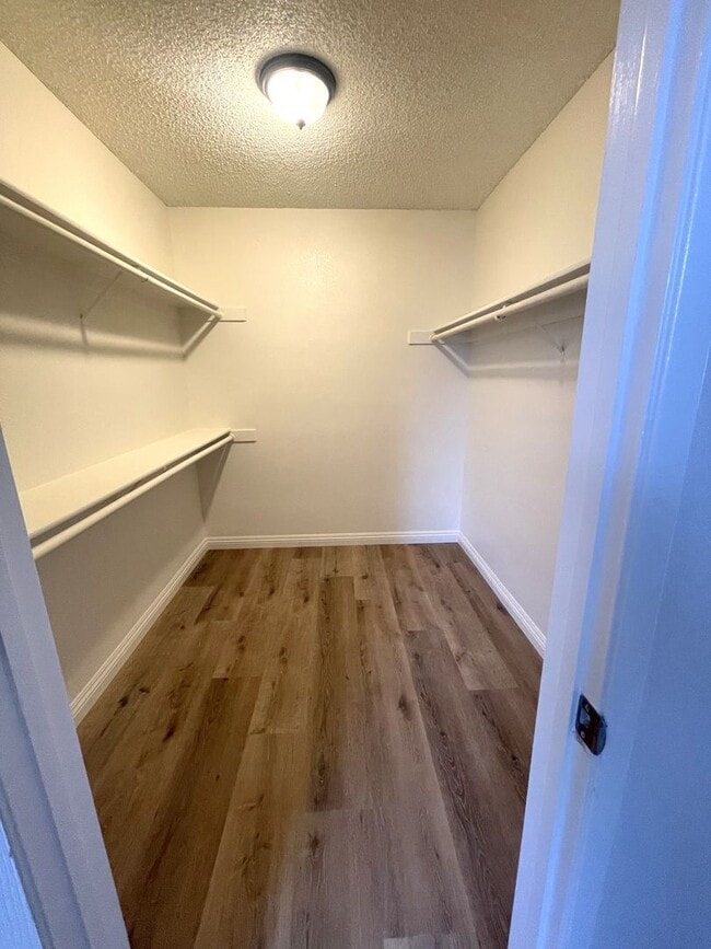 Building Photo - Recently Renovated and Move In Ready!