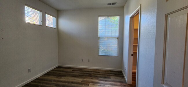 Building Photo - Home in Double Diamond - Reno