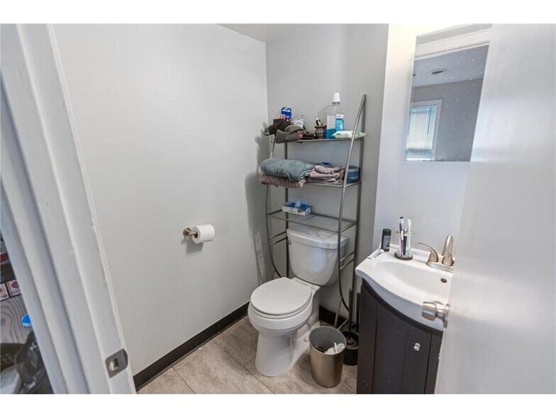 Building Photo - 1428 Madison St NE